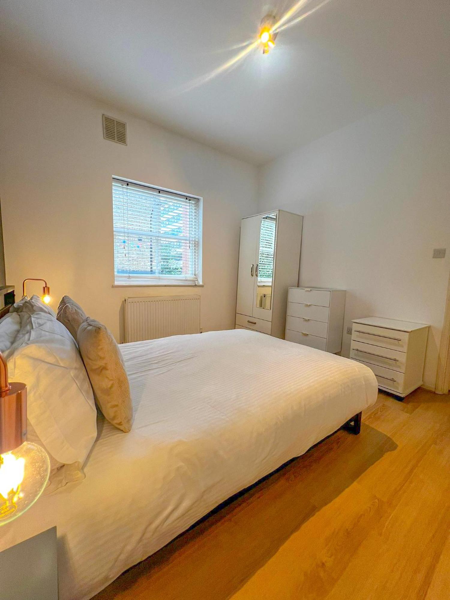 Maple Street Apartments Лондон Екстериор снимка