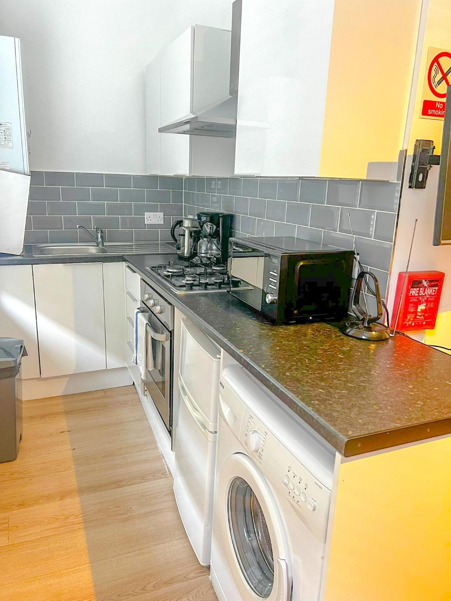Maple Street Apartments Лондон Екстериор снимка